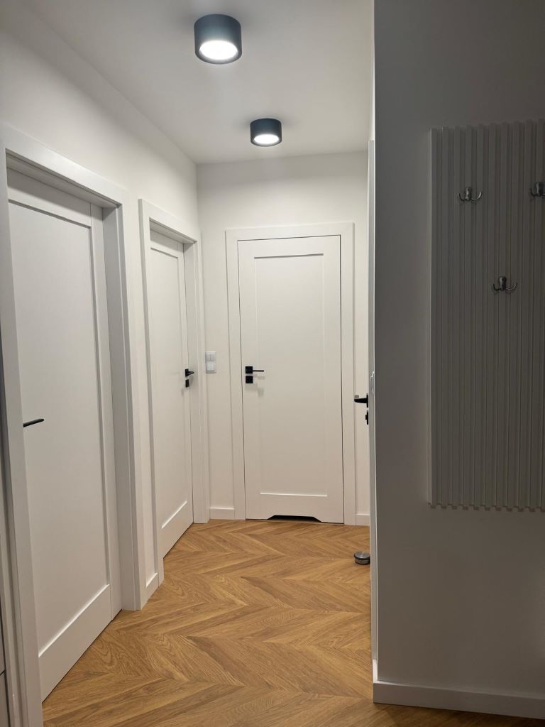 katarzyna-wnek-mieszkanie-80m2-korytarz